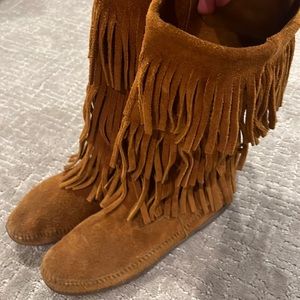 Minnatonka suede fringe boot